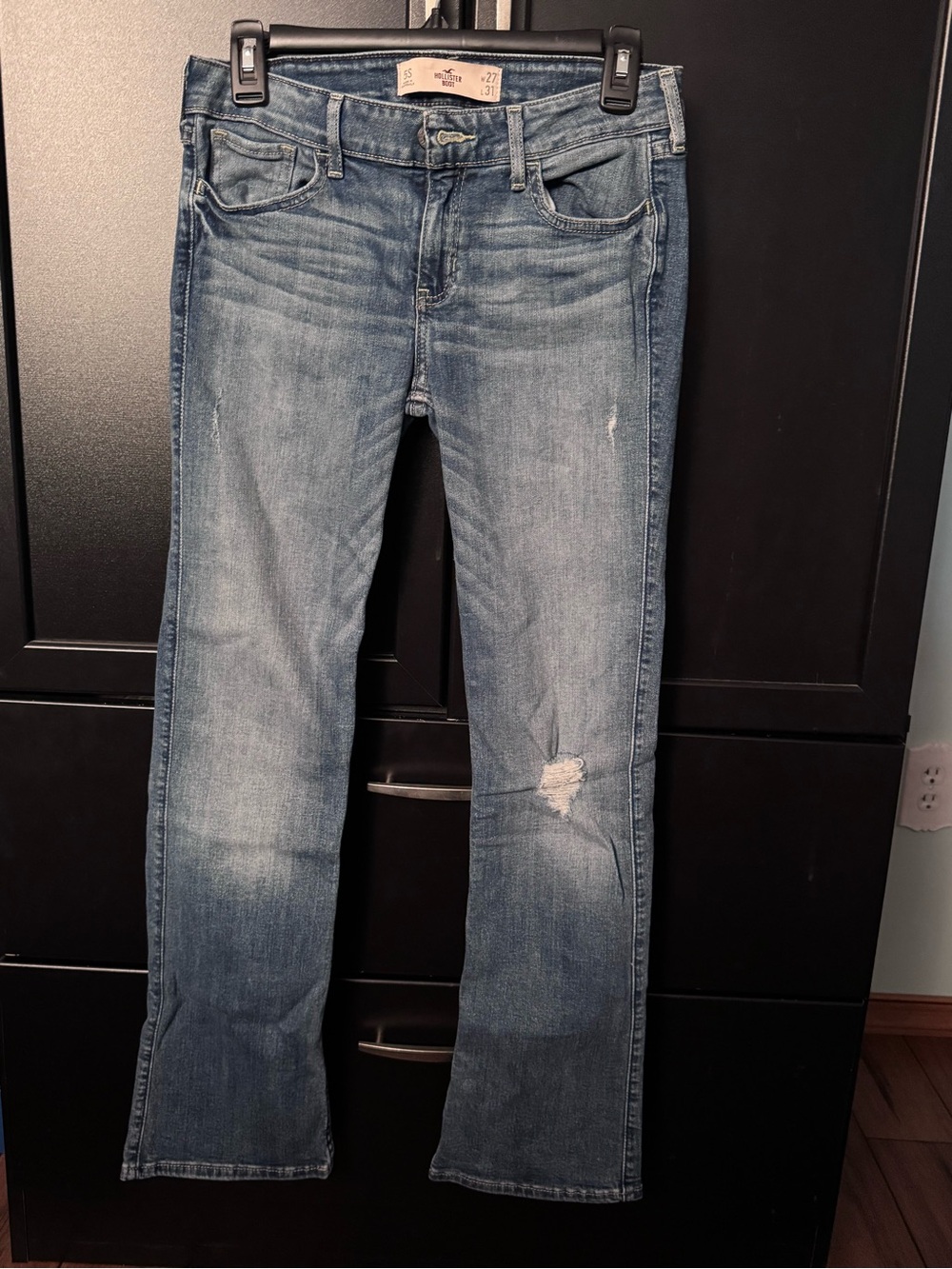 Hollister Light-Medium Blue Bootcut Jeans with Knee Distress (SIZE: 5S)